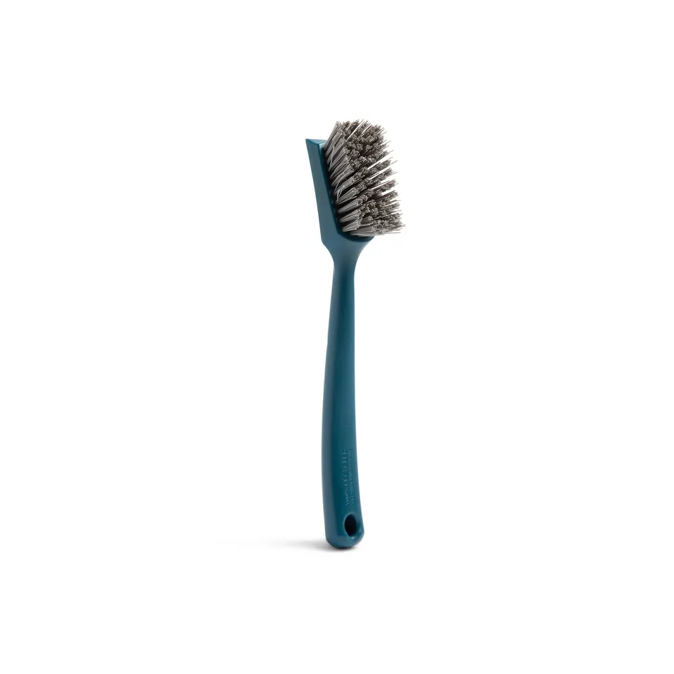 full-circle-clean-ocean-dish-brush-made-from-recycled-fishing-nets image 1