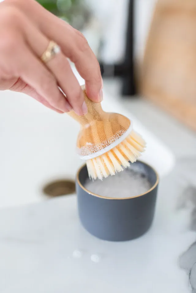 full-circle-the-bubbly-palm-brush-replacement-head image 1