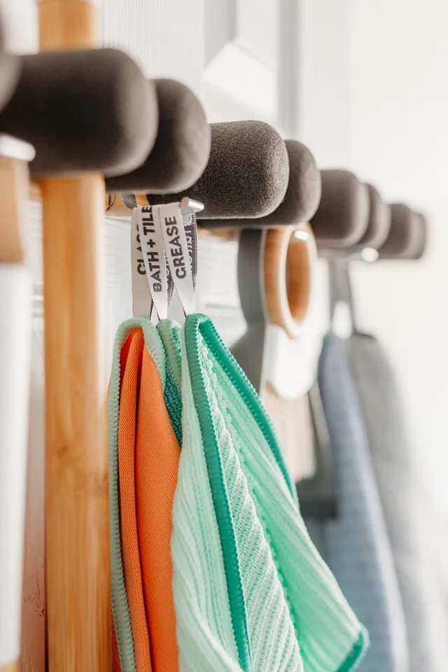 full-circle-get-a-grip-mop-broom-organizer-with-bamboo-and-recycled-materials image 1