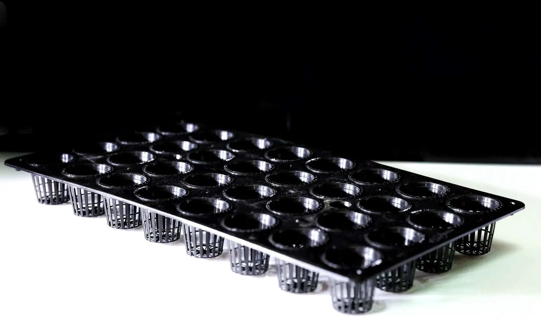 bootstrap-farmer-1020-net-pot-kit-hydroponic-aquaponic-tray-system-18-or-32-hole image 4