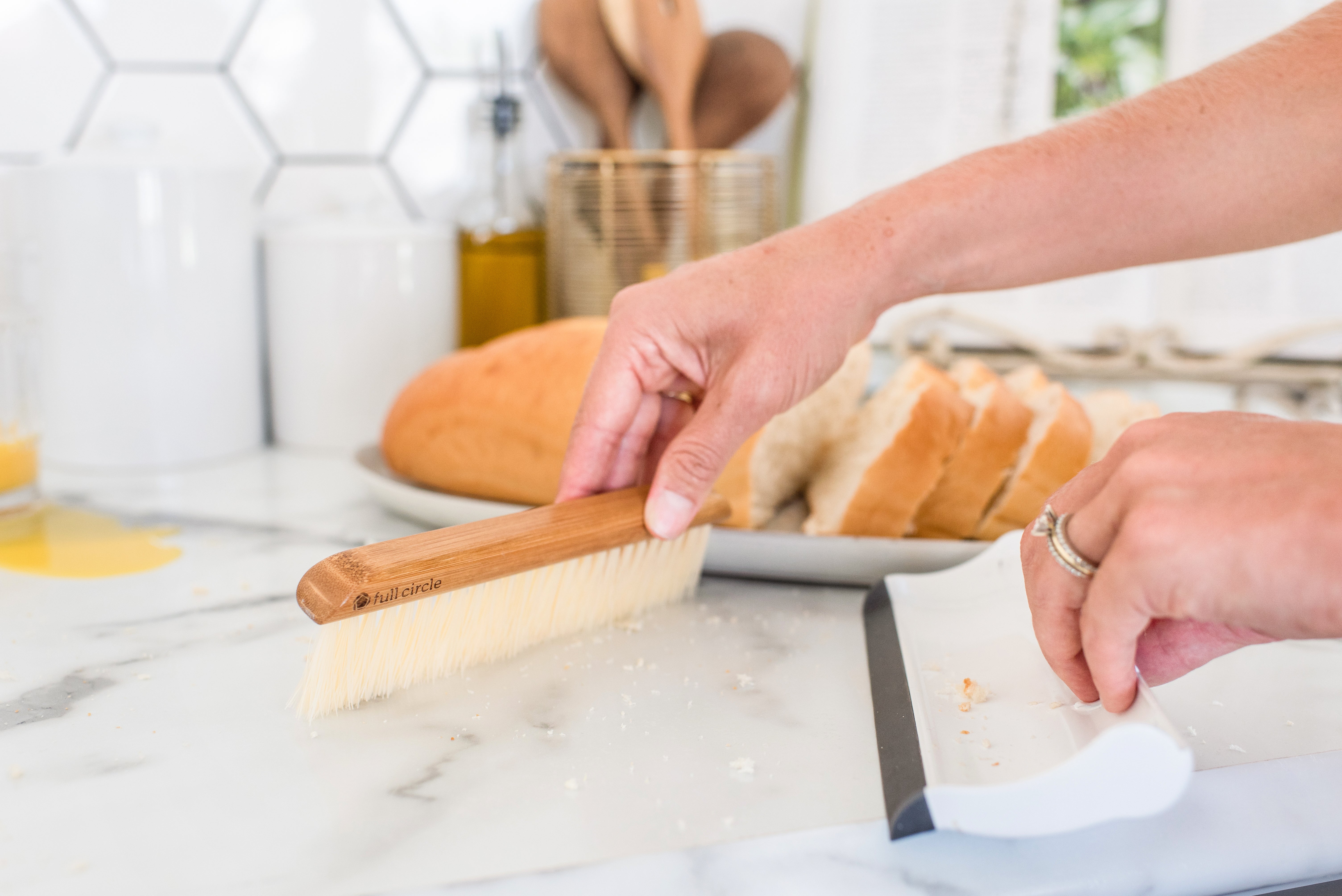 full-circle-the-counter-clearer-sweep-squeegee-tool image 5