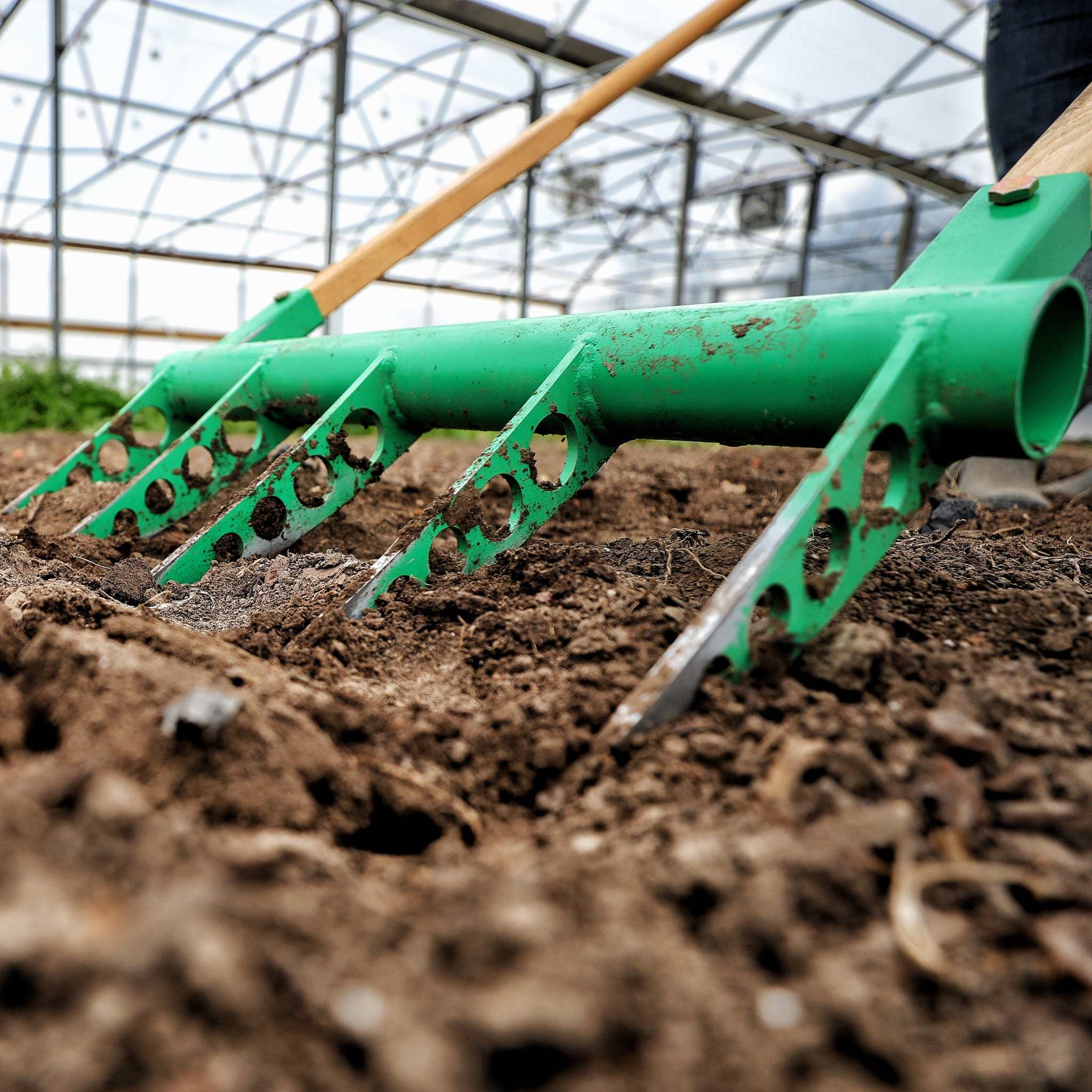 bootstrap-farmer-heavy-duty-broadfork-usa-made-24-wide-5-tines-with-ash-handles image 4