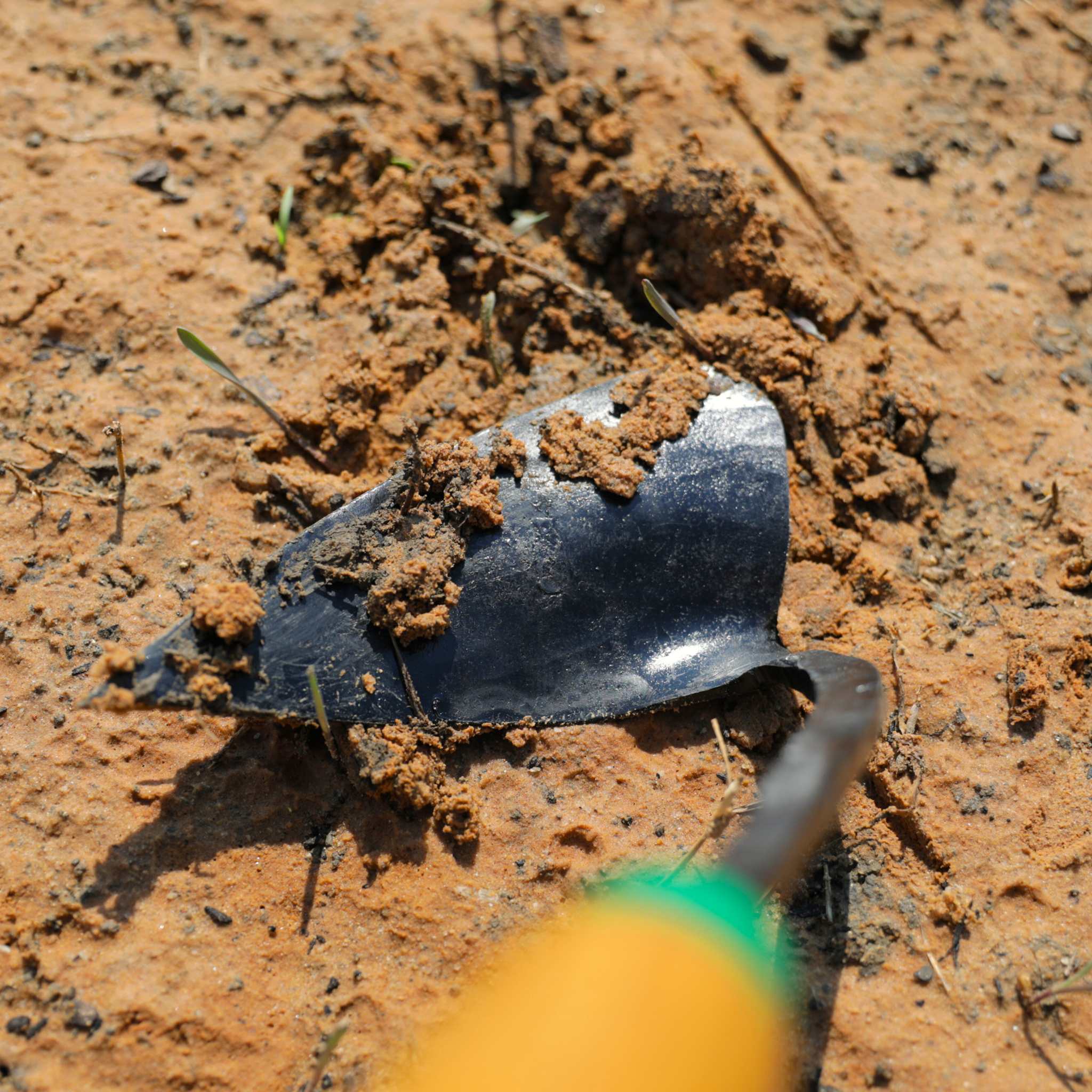 bootstrap-farmer-ez-digger-korean-triangle-blade-short-handle-garden-tool image 5
