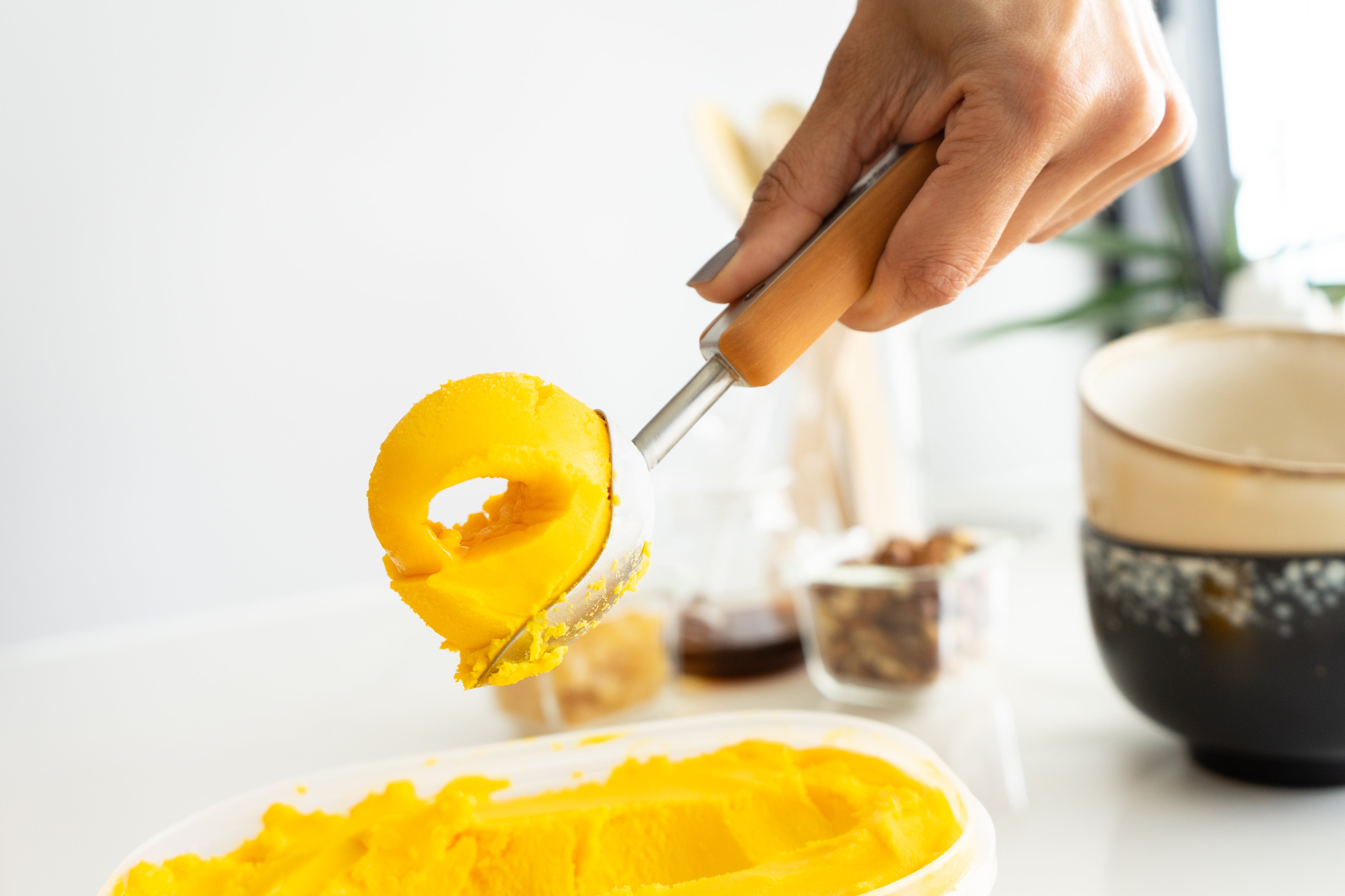 full-circle-the-ice-breaker-ice-cream-scoop image 3