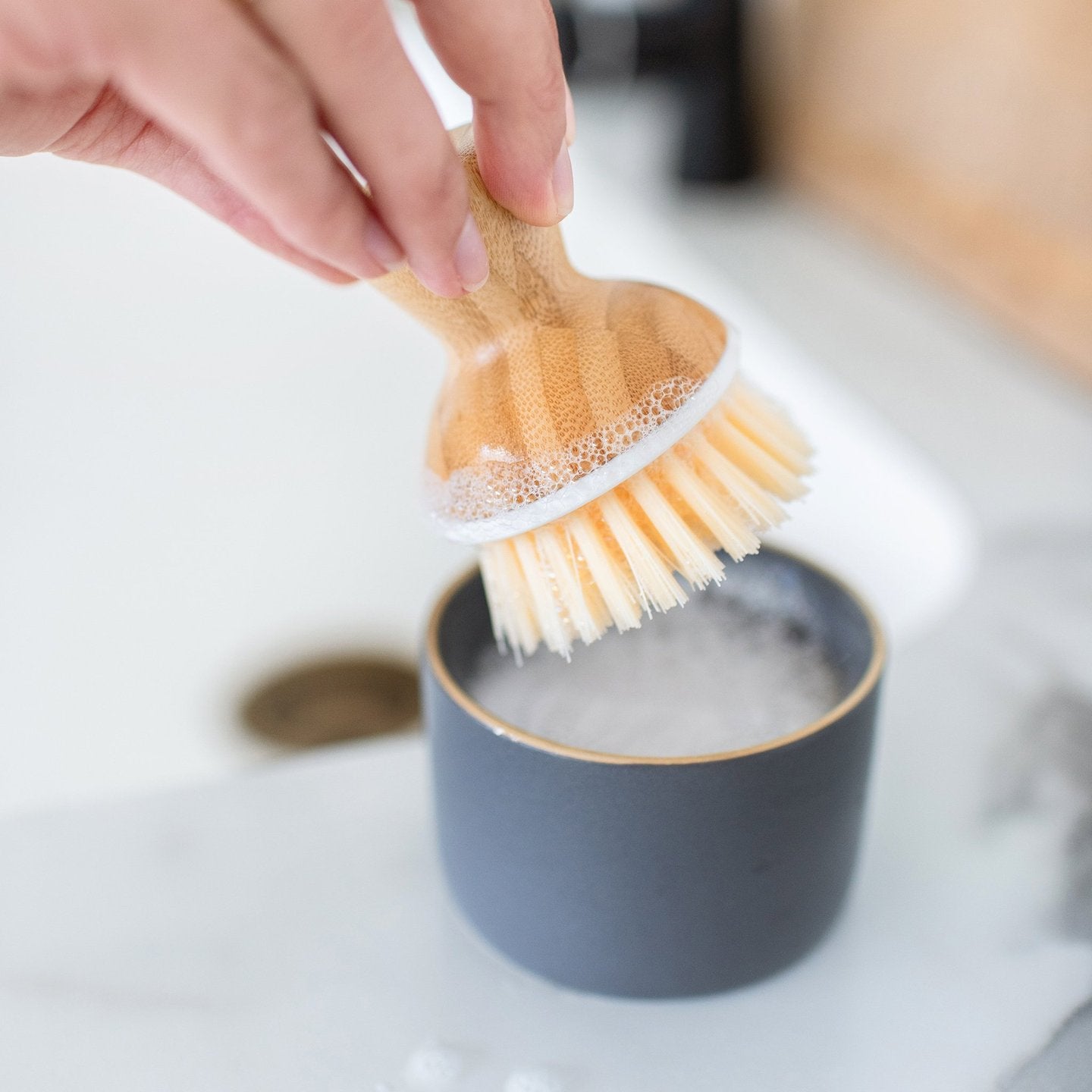 full-circle-the-bubble-up-foaming-dish-brush-set image 5