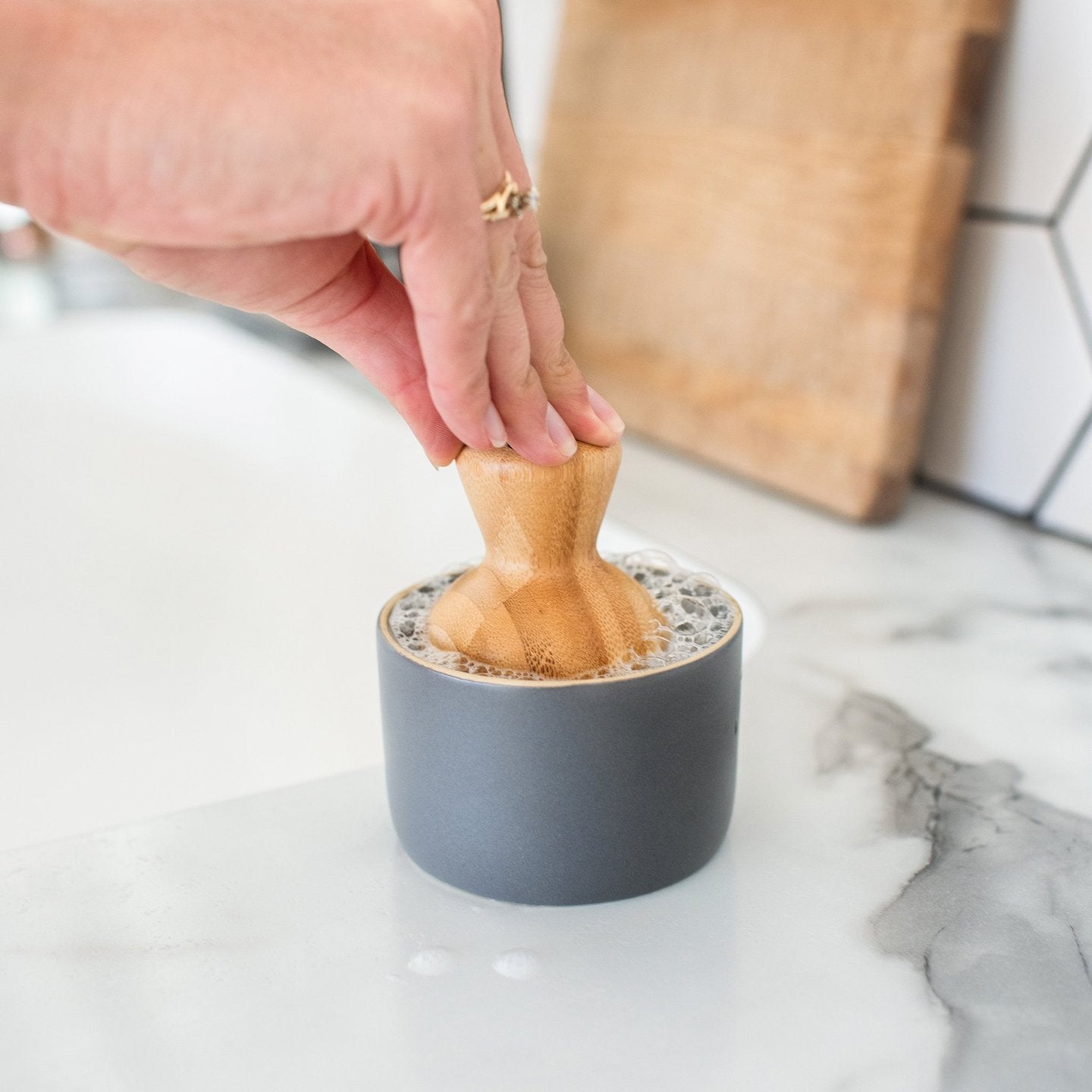full-circle-the-bubble-up-foaming-dish-brush-set image 4
