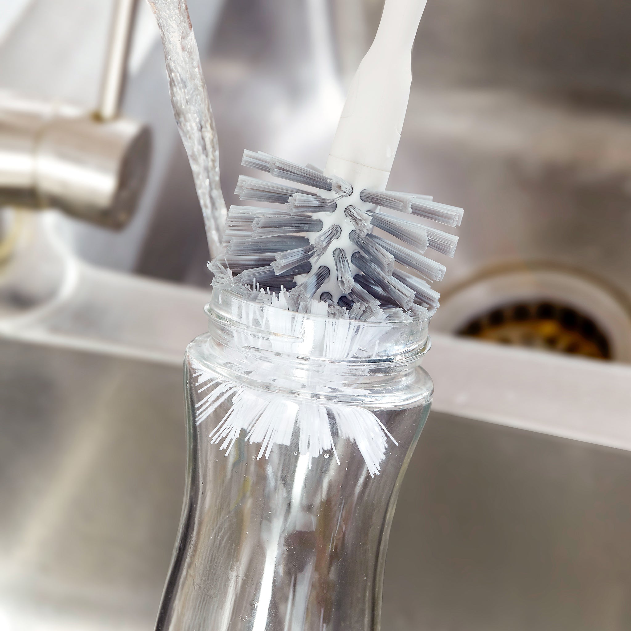 full-circle-the-upstanding-bottle-brush-stand-up-design-with-replaceable-head image 5