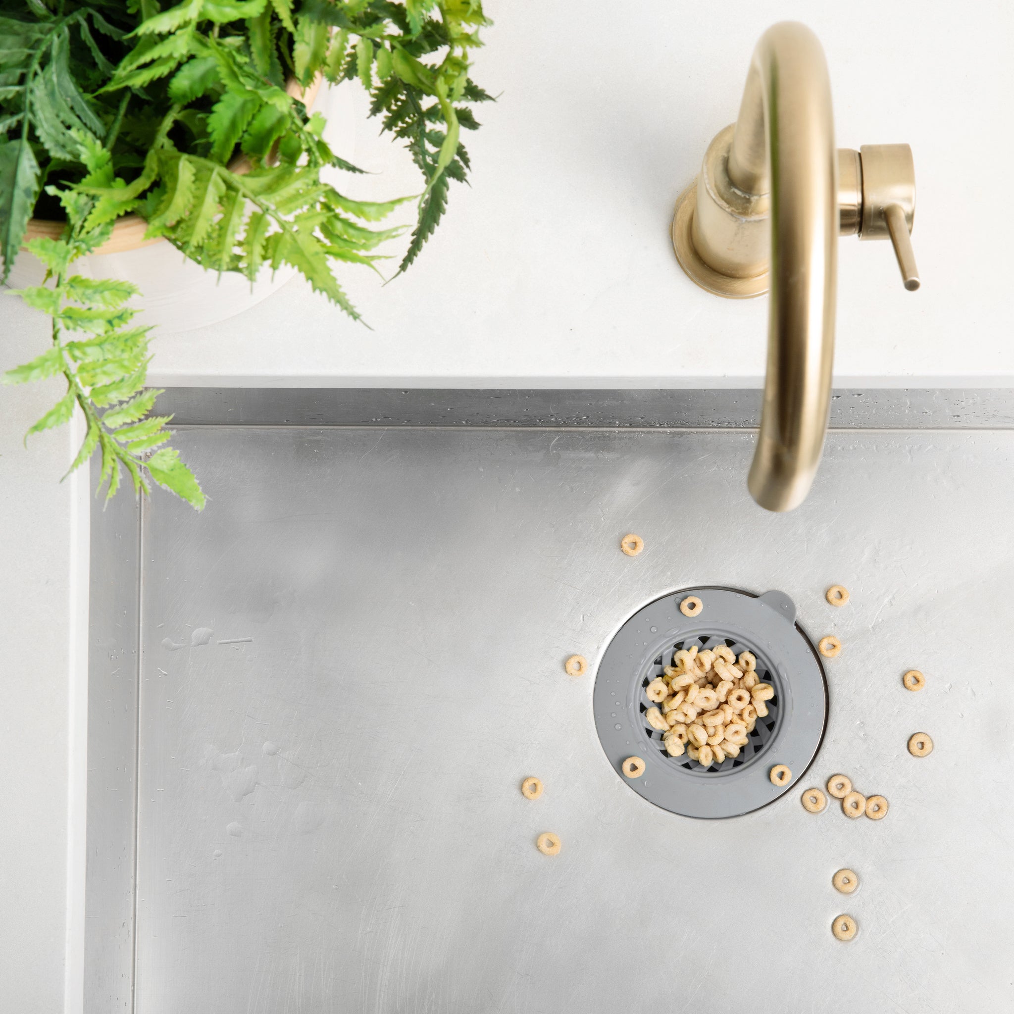 full-circle-catch-close-sink-strainer-gray-recycled-plastic-stopper-strainer-com image 3