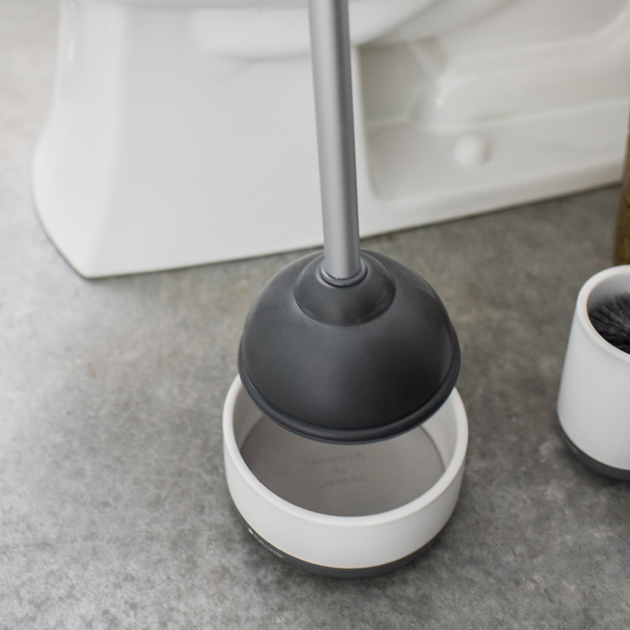 full-circle-toilet-care-cleaning-set-quick-drying-plunger-brush-with-bonus-head image 2