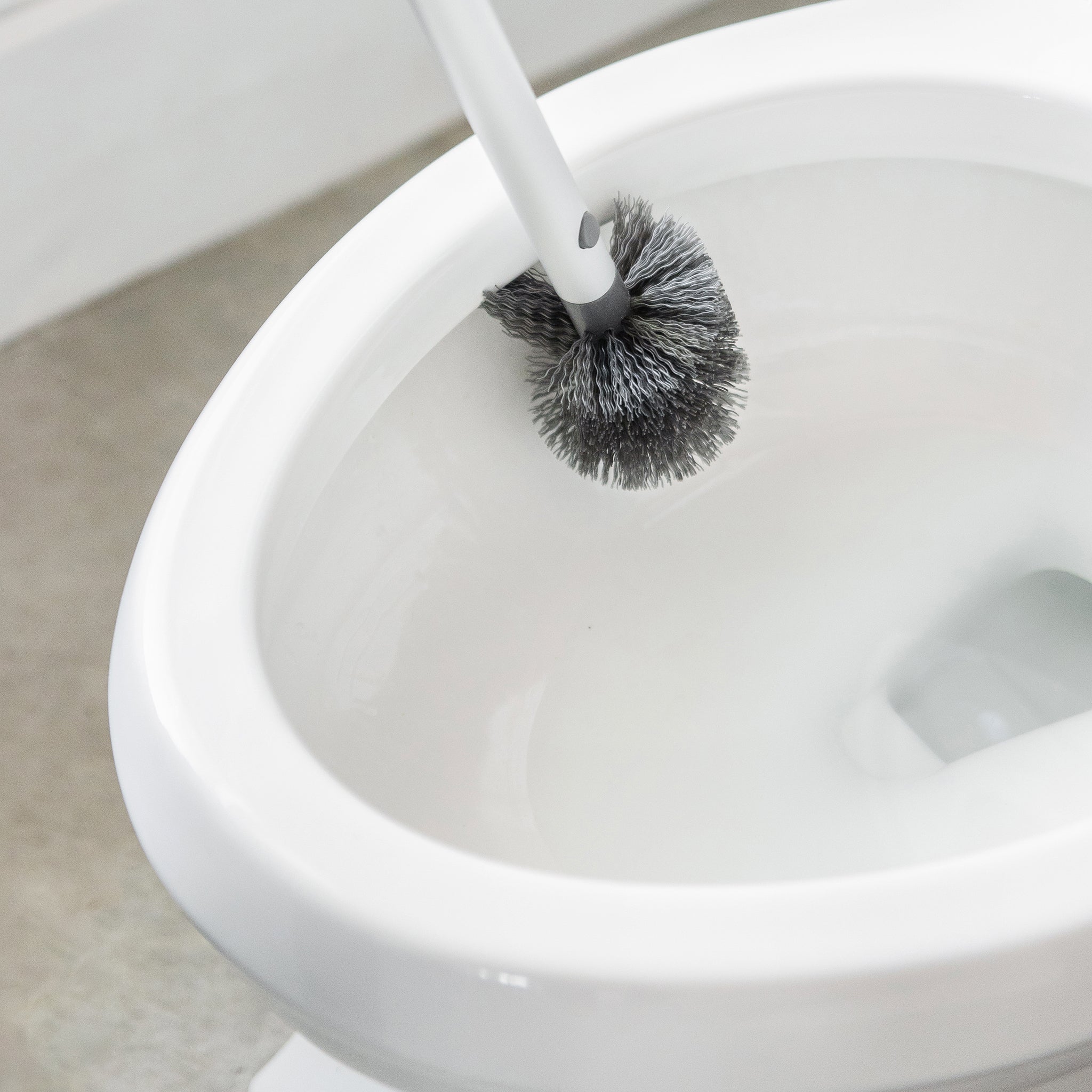 full-circle-toilet-care-cleaning-set-quick-drying-plunger-brush-with-bonus-head image 4