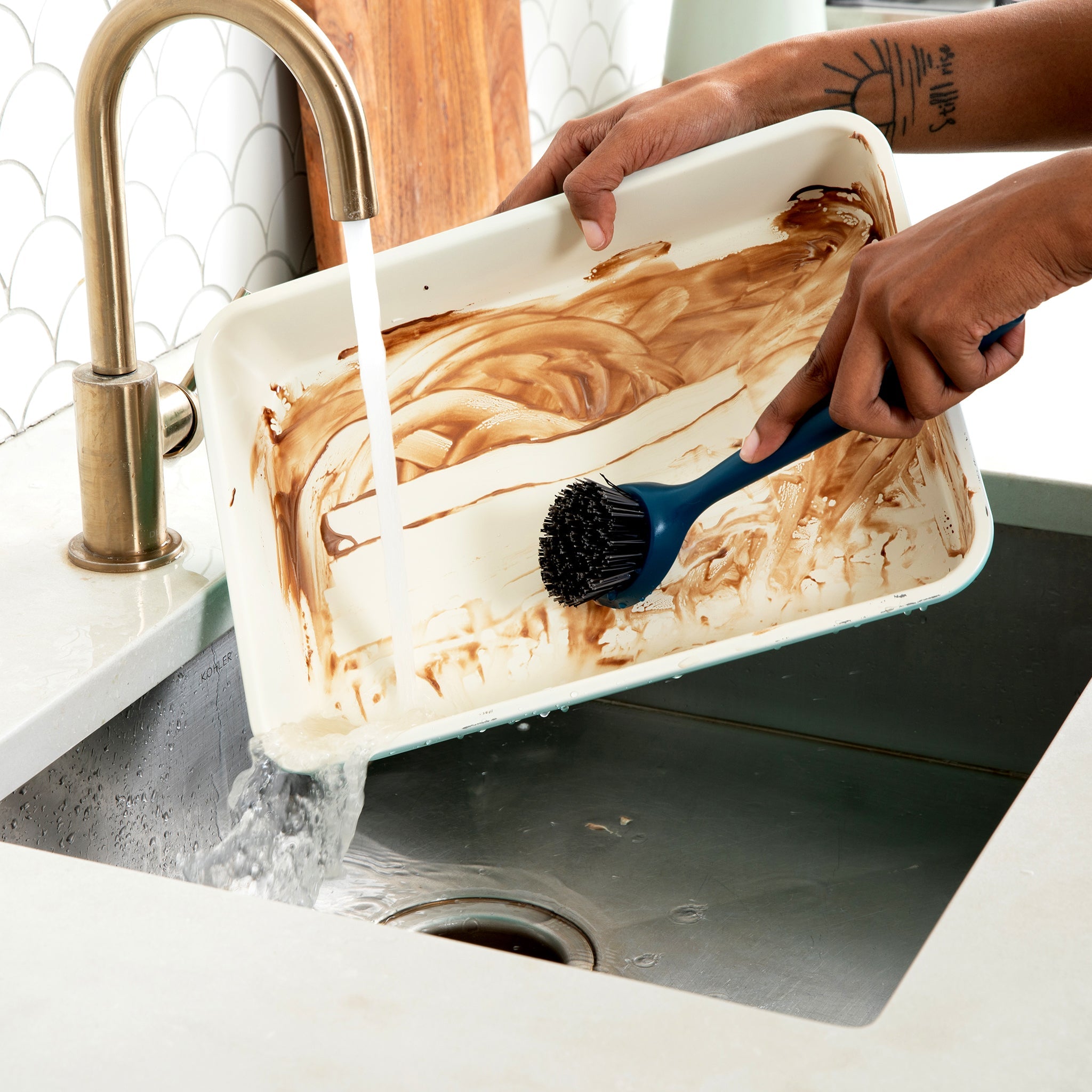 full-circle-clean-ocean-heavy-duty-dish-brush-100-recycled-fishing-nets image 3