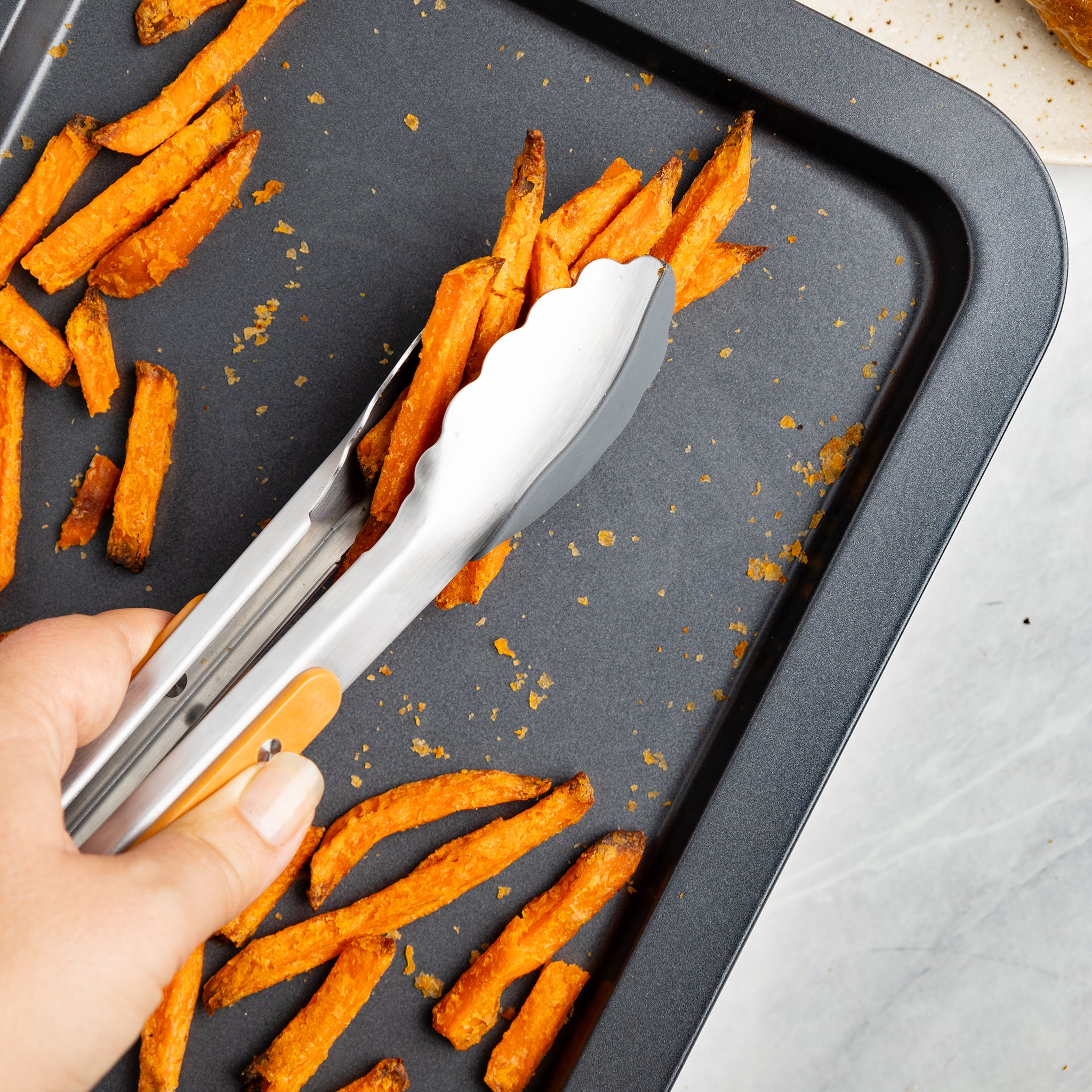 full-circle-dual-sided-tongs-with-silicone-and-stainless-steel-heads image 3