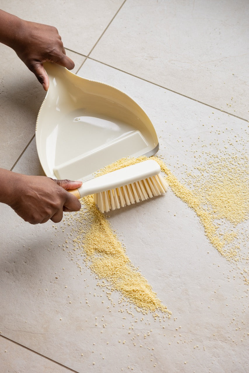 full-circle-daily-sweep-dustpan-set-bamboo-handle-with-rubber-edge-lint-comb image 3