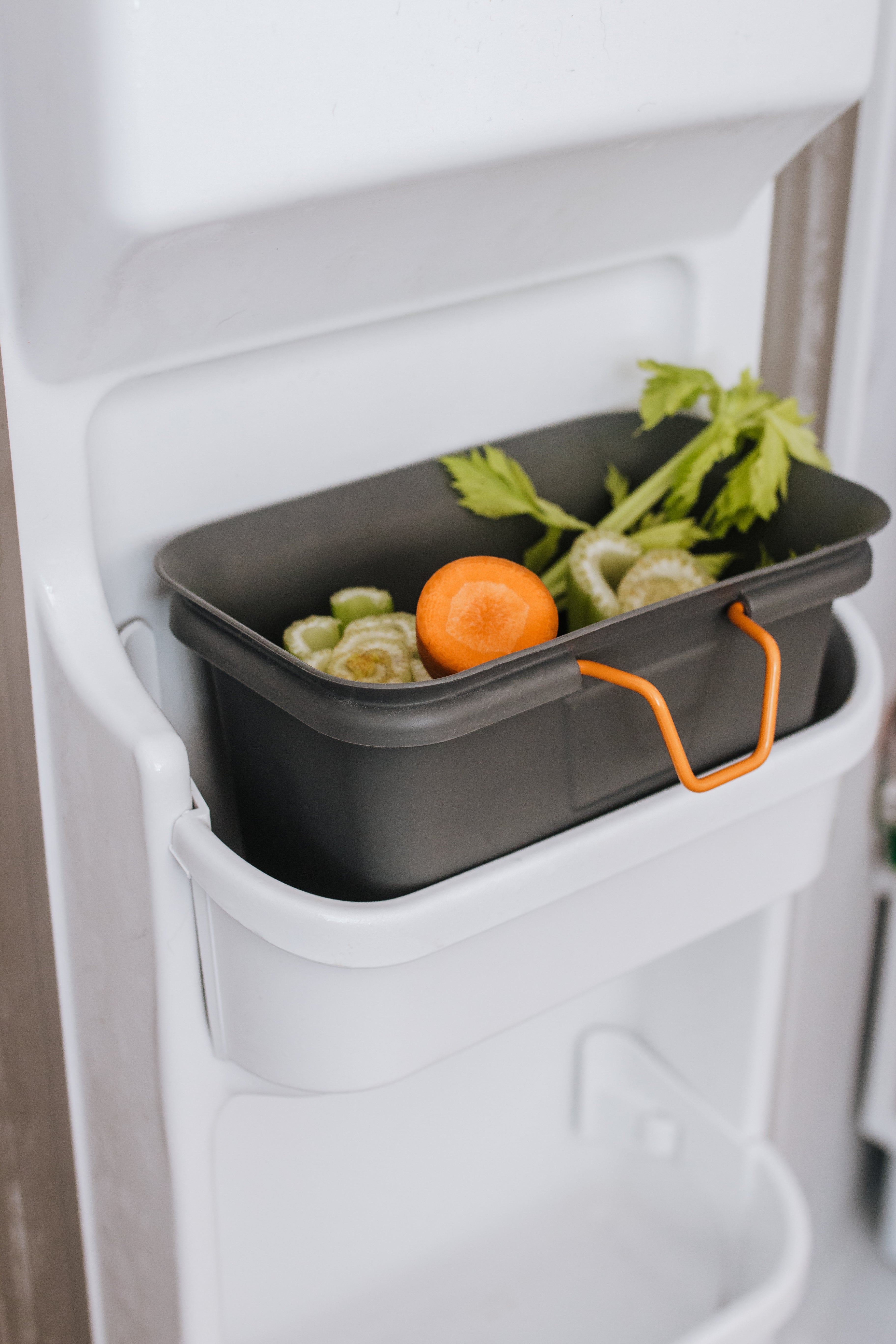 full-circle-counter-catcher-compost-bin-with-freezer-friendly-design image 4