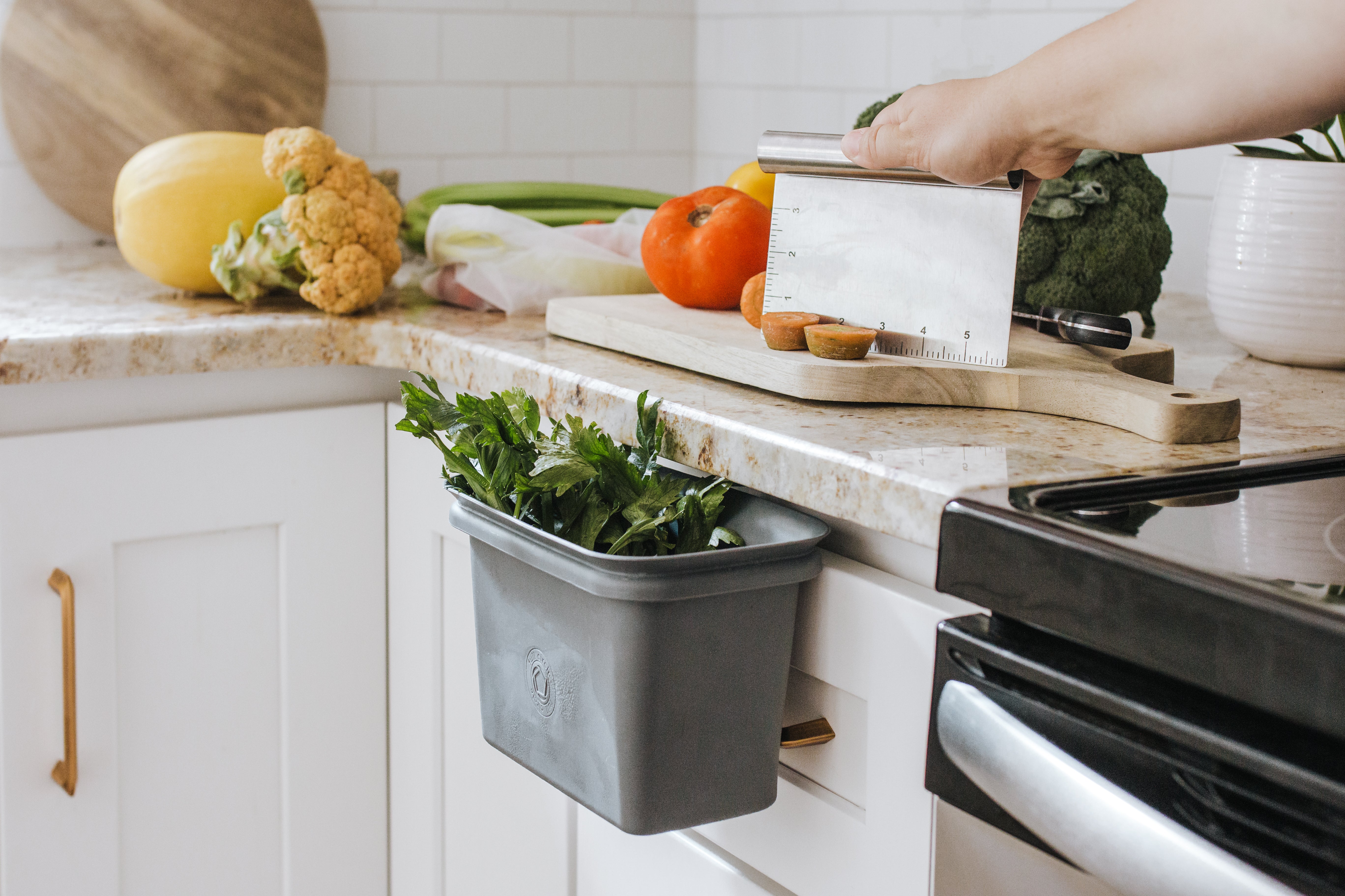 full-circle-counter-catcher-compost-bin-with-freezer-friendly-design image 6
