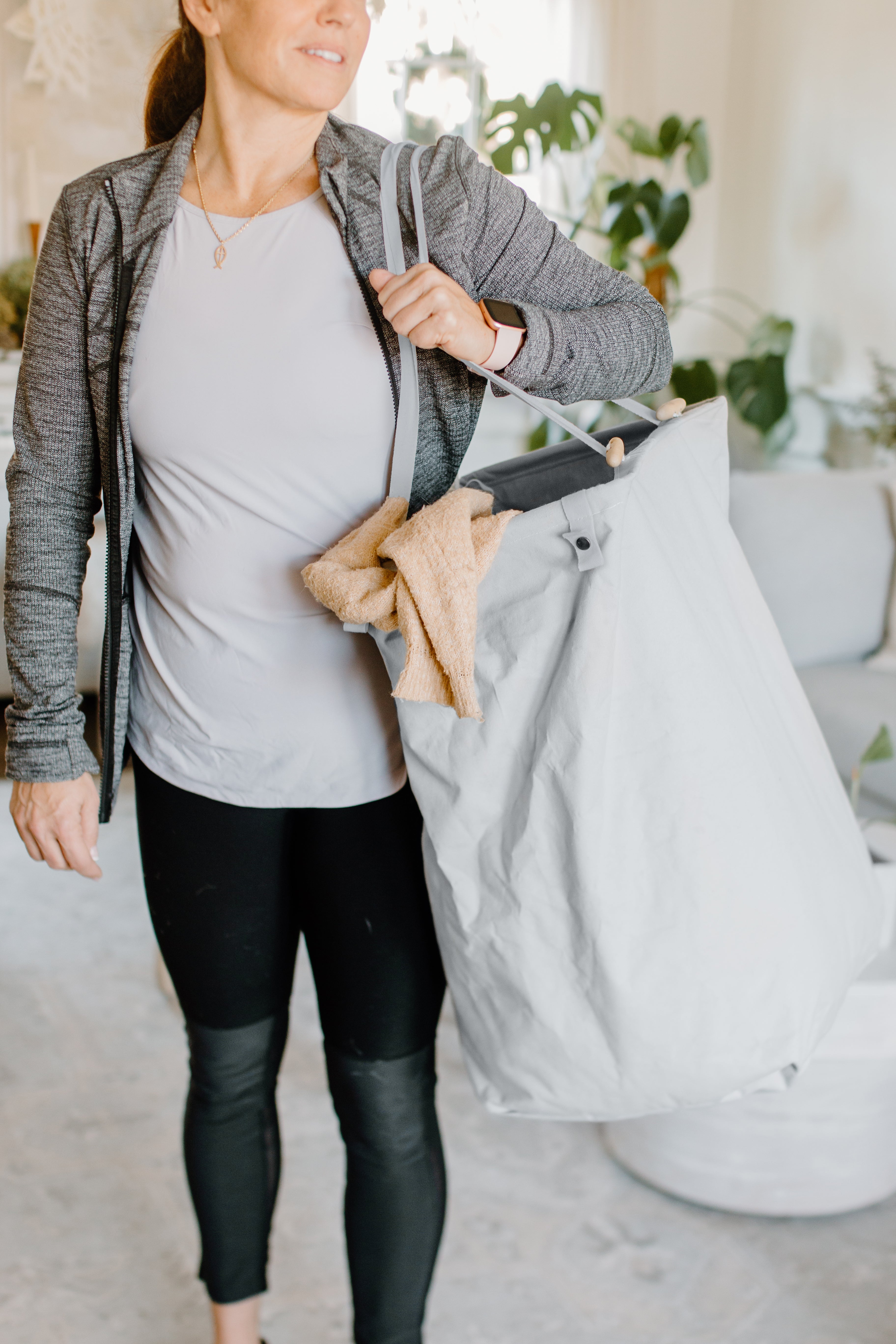 full-circle-fold-go-laundry-bag image 4
