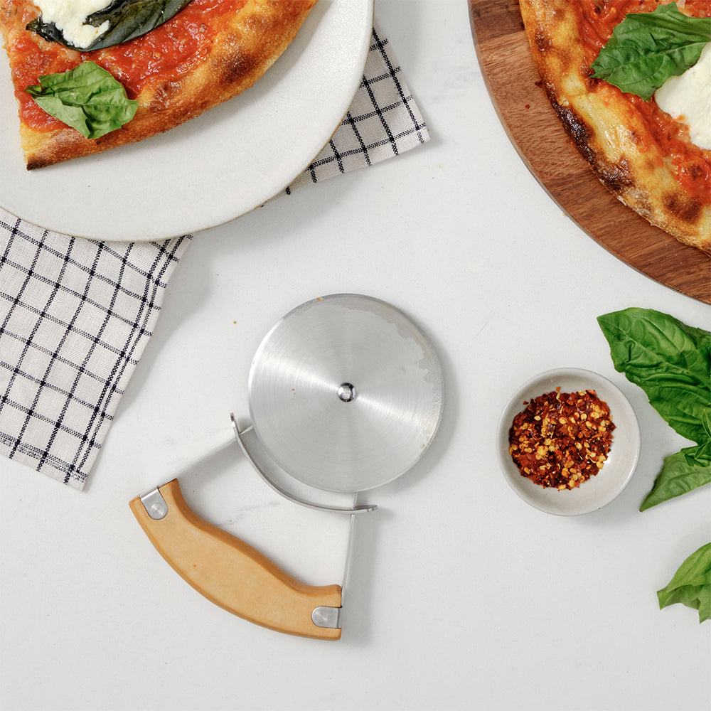 full-circle-pizza-party-3-piece-tool-set-stainless-steel-wood-composite-handles- image 3