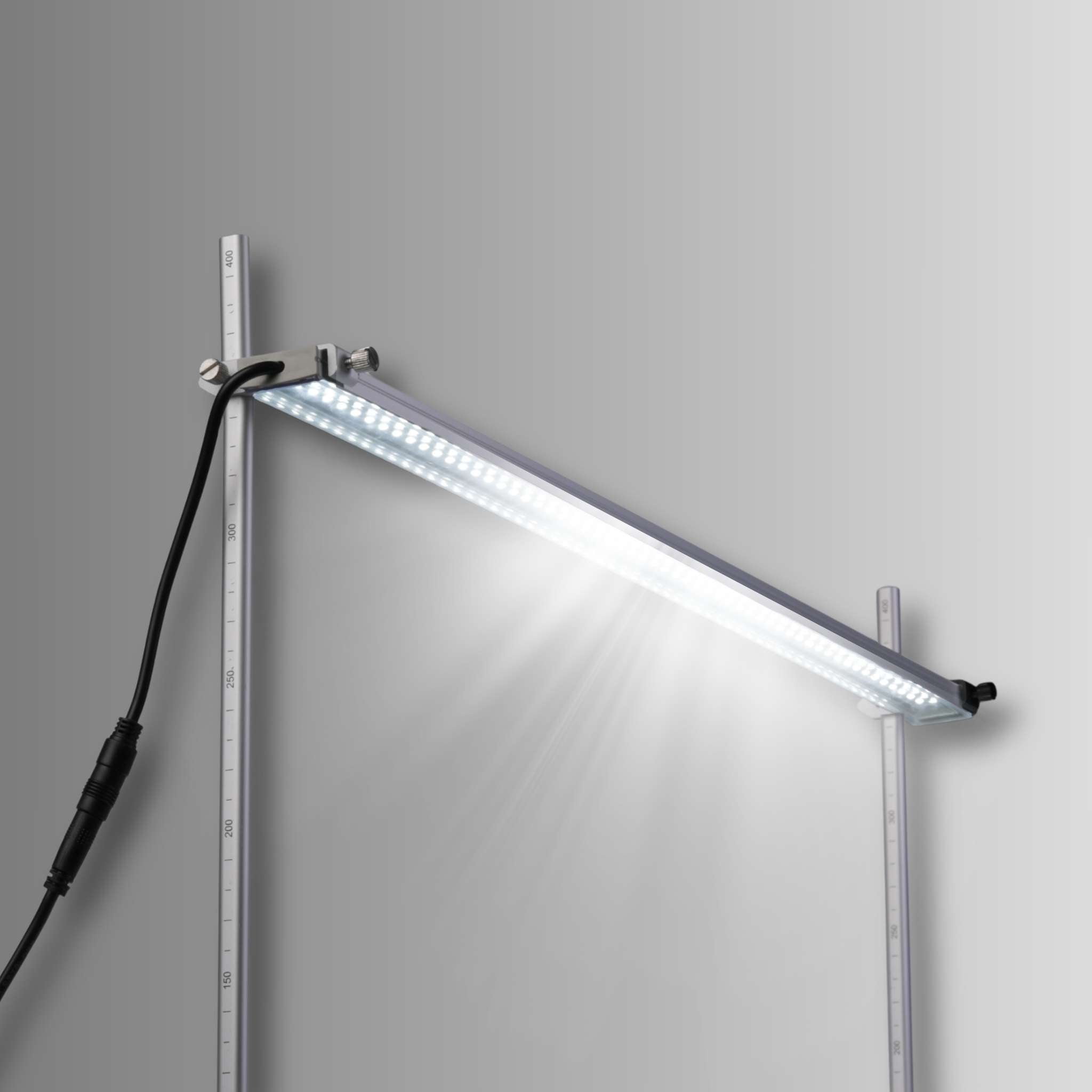 bootstrap-farmer-2-ft-led-grow-light-with-stand-6400k-daylight-adjustable-height image 4