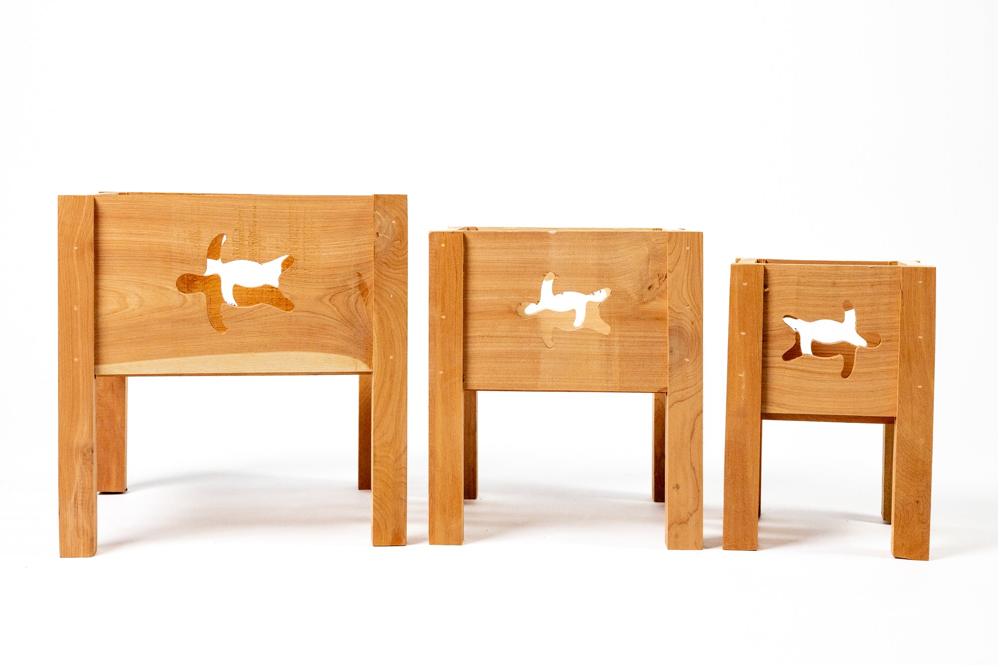 greenes-fence-aromatic-cedar-orchid-display-planter-set-with-turtle-cutouts-rcp3 image 2